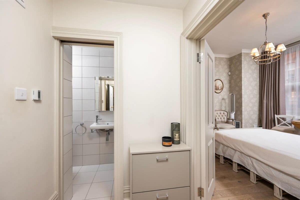 Charming Chelsea Studio Your Cozy Urban Retreat Λονδίνο Εξωτερικό φωτογραφία
