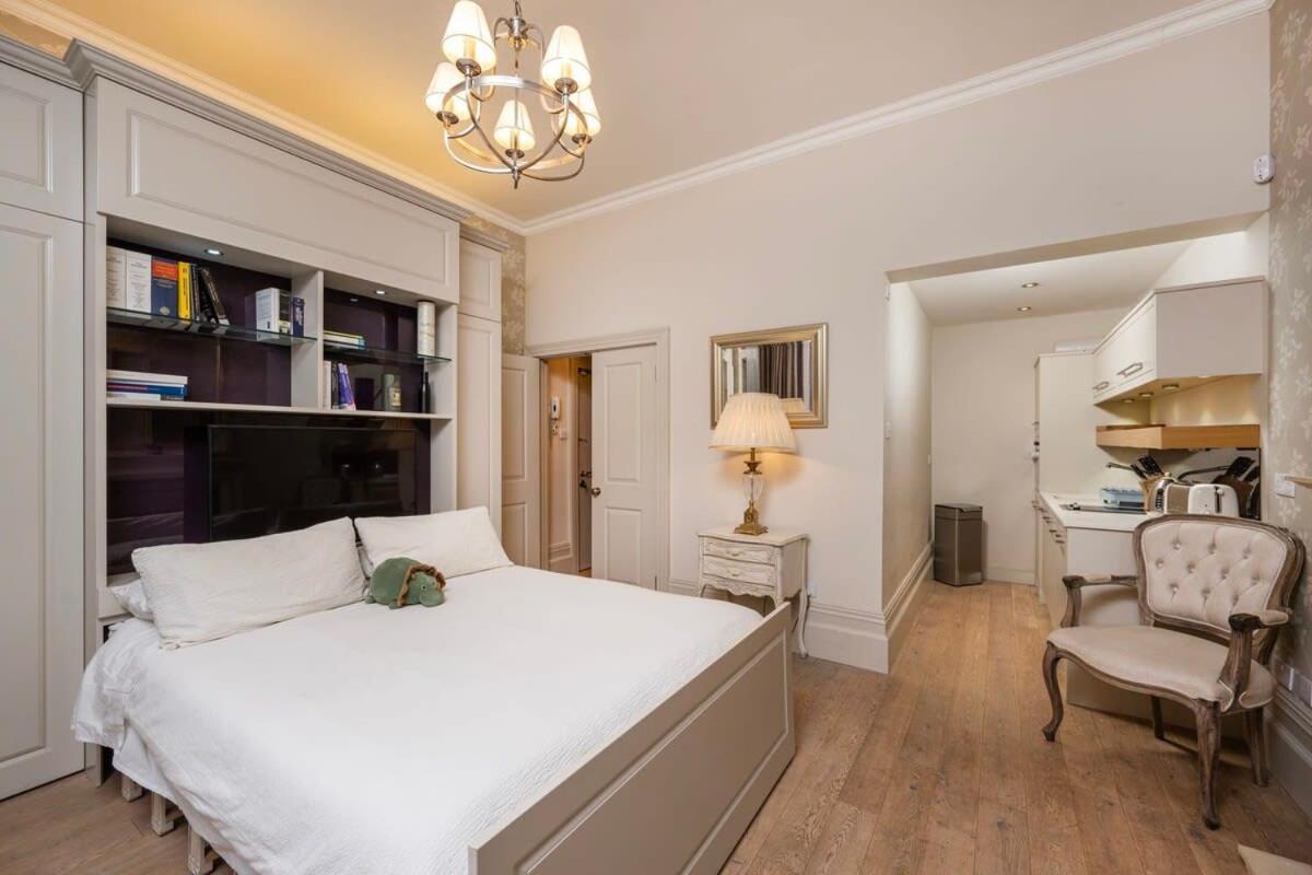 Charming Chelsea Studio Your Cozy Urban Retreat Λονδίνο Εξωτερικό φωτογραφία