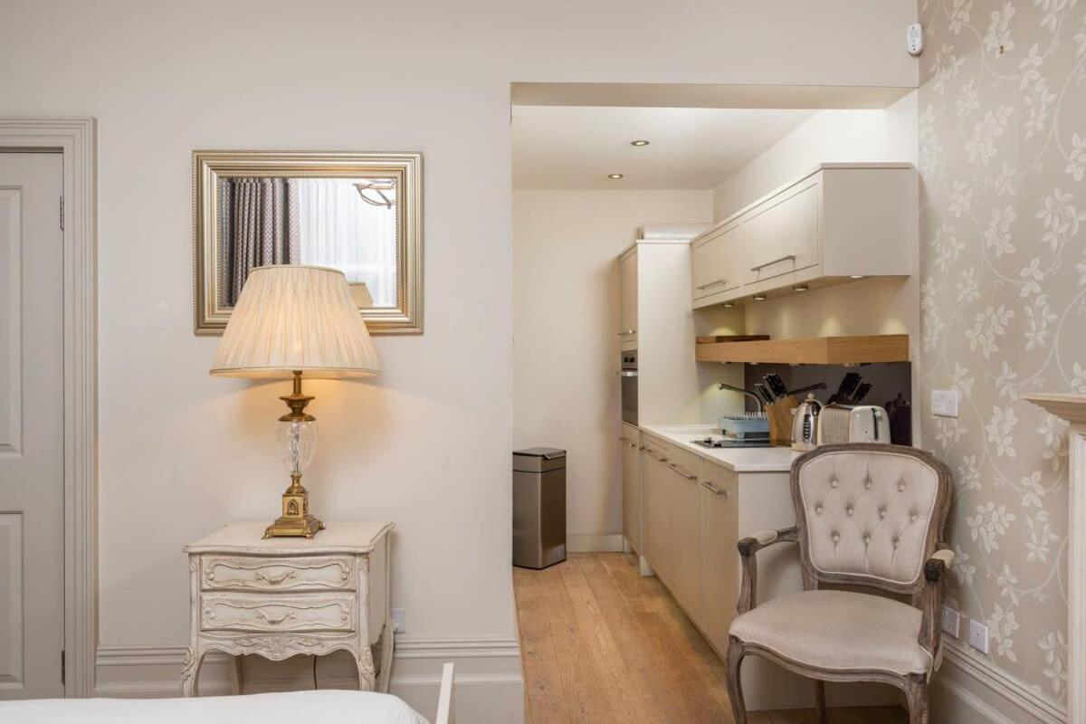 Charming Chelsea Studio Your Cozy Urban Retreat Λονδίνο Εξωτερικό φωτογραφία