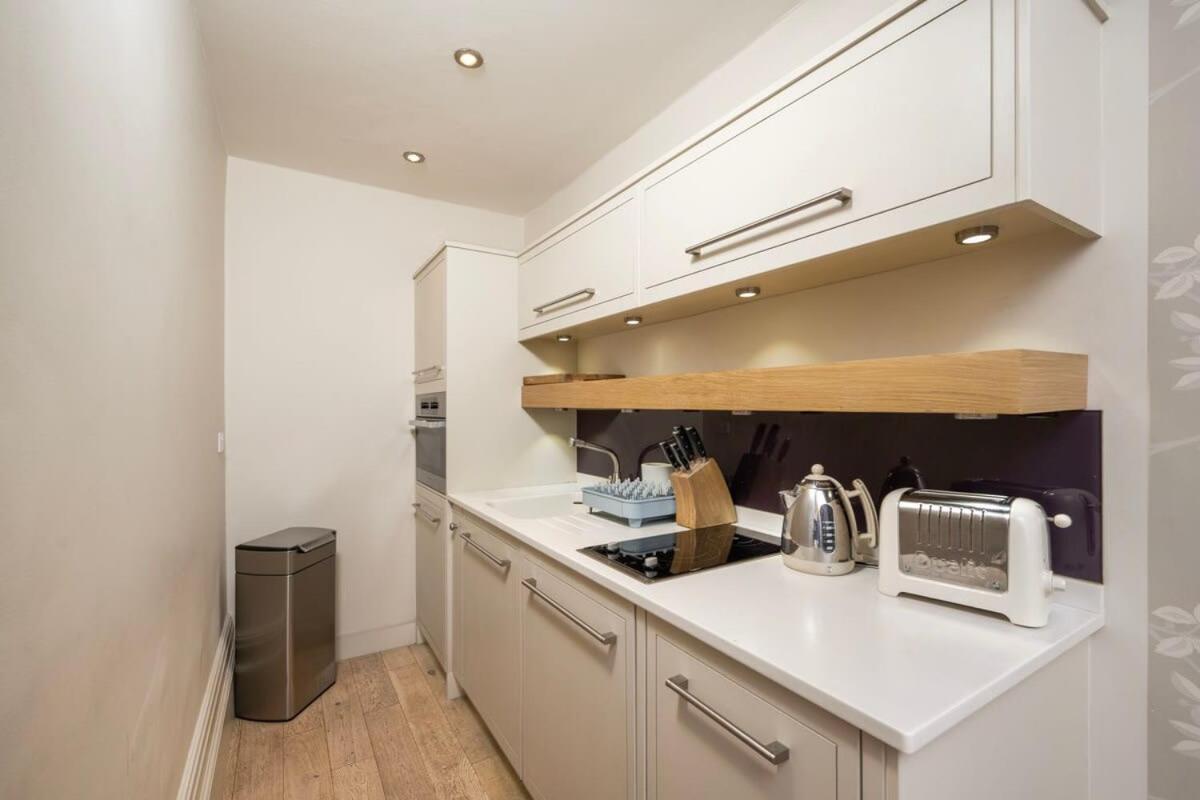 Charming Chelsea Studio Your Cozy Urban Retreat Λονδίνο Εξωτερικό φωτογραφία